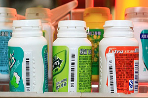 超市没有条码的商品经过安检门时会不会报警呢？