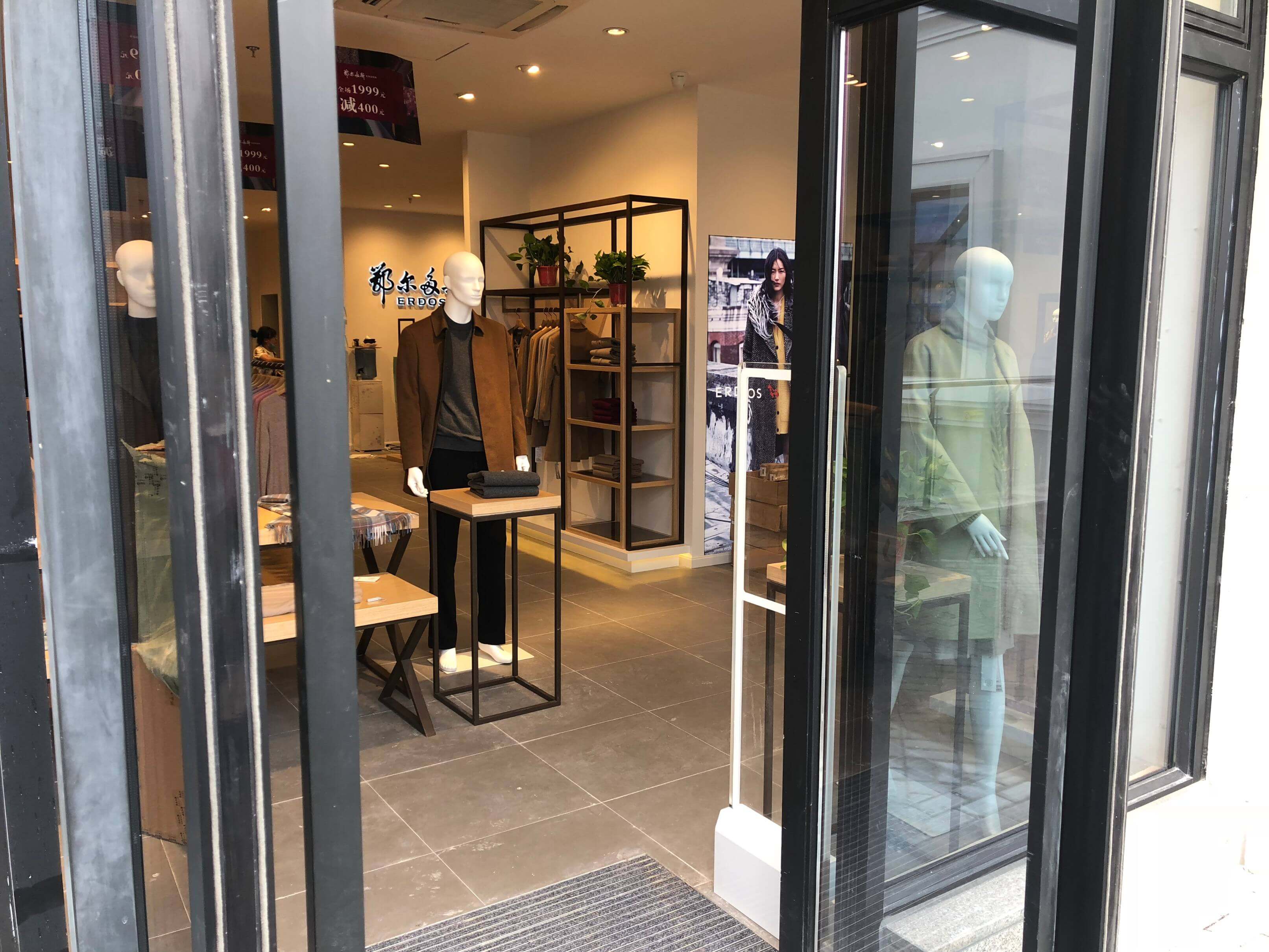 衣服店里的防盗