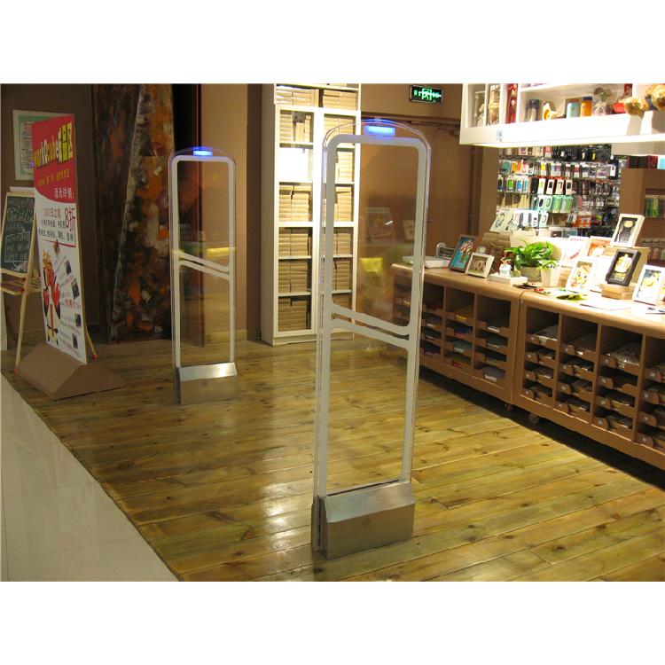 超市里的感应防盗器为什么一直响